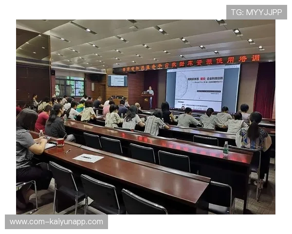 JDG教练组进行战术数据科学化培训